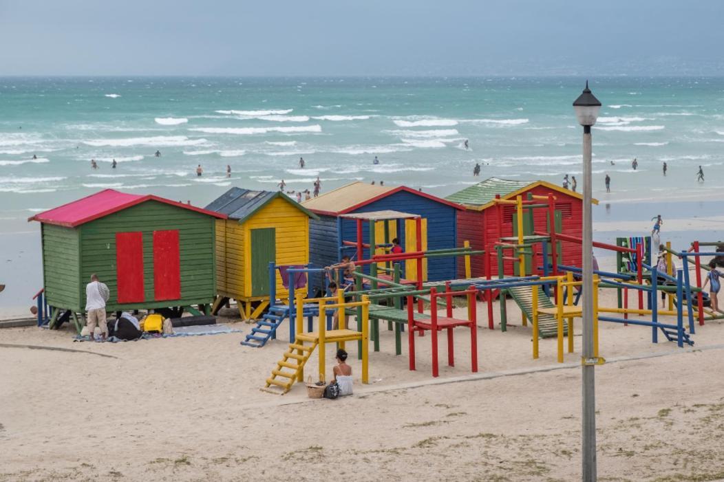 At The - Muizenberg Apartment *